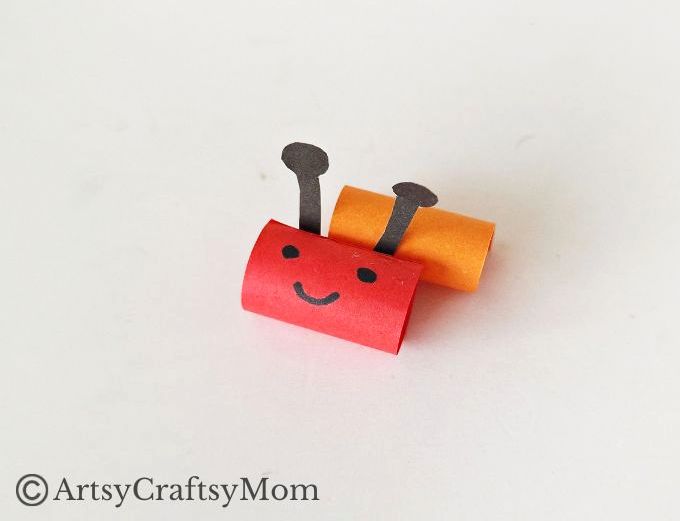 Kids are going to love making this simple and easy moving caterpillar craft! Not only is it fun to make, it's also going to be great to play with!