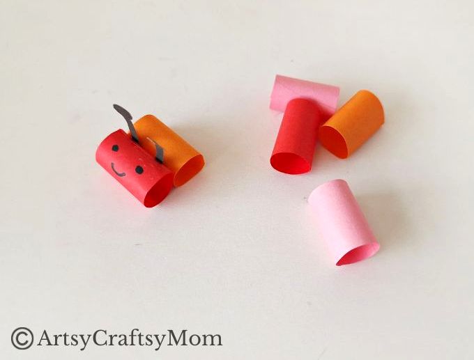 Kids are going to love making this simple and easy moving caterpillar craft! Not only is it fun to make, it's also going to be great to play with!