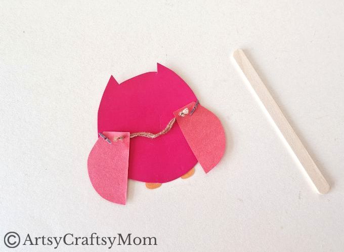 This Moving Owl Craft for Kids is easier to make than it seems! It's a simple, fun craft for kids of all ages to make and play with too!