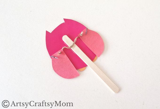 This Moving Owl Craft for Kids is easier to make than it seems! It's a simple, fun craft for kids of all ages to make and play with too!