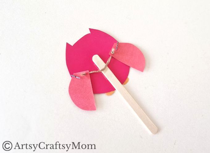 This Moving Owl Craft for Kids is easier to make than it seems! It's a simple, fun craft for kids of all ages to make and play with too!