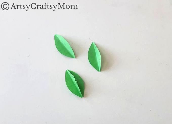 Here's a gorgeous DIY Tulip Card Craft for kids to make for any occasion - Mother's Day, Father's Day, Teacher's Day or Grandparent's Day!