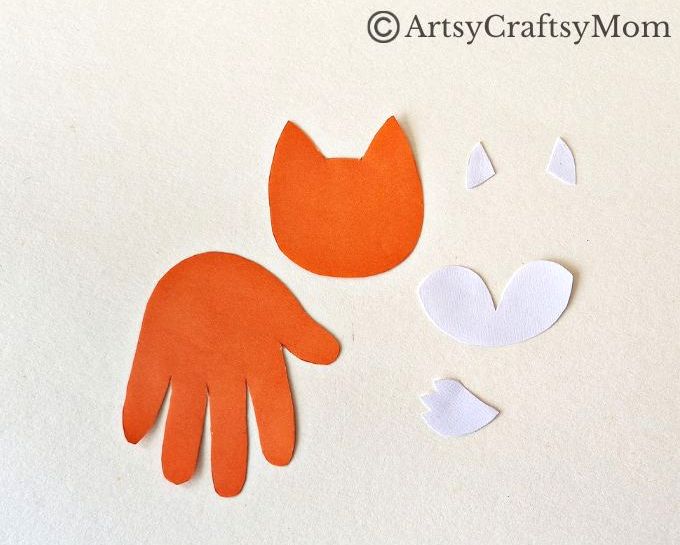 Here's a cute little handprint fox papercraft for kids to make this Fall! All you need are basic craft supplies like paper - and cute little handprints!