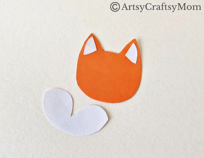 Here's a cute little handprint fox papercraft for kids to make this Fall! All you need are basic craft supplies like paper - and cute little handprints!