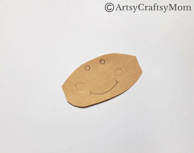 An empty cardboard tube beautifully transforms into the neck of this cute Toilet Paper Roll Giraffe Craft! Easy project for kids of all ages to try!