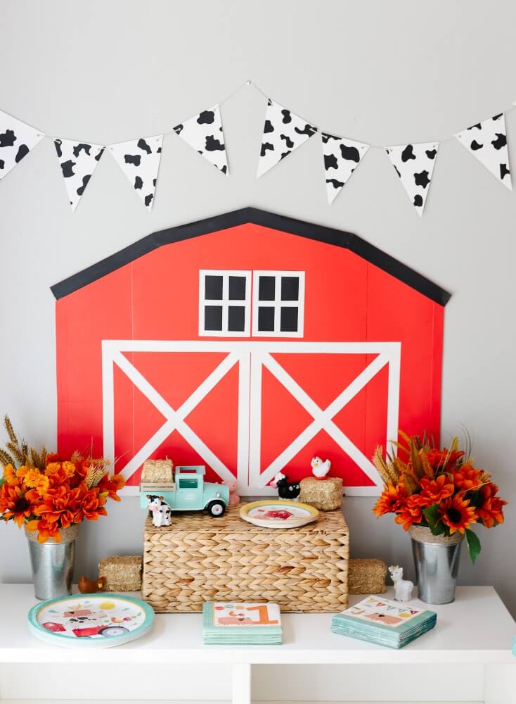 Surprise your little one with a fun-filled farm themed birthday party and watch how the kids soak up all the excitement!