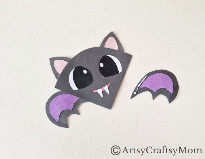 Here's a fun way to add some interest to your seasonal reading - a bat corner bookmark craft! Perfect for Bat Appreciation Day or Halloween!