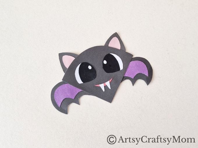 Here's a fun way to add some interest to your seasonal reading - a bat corner bookmark craft! Perfect for Bat Appreciation Day or Halloween!