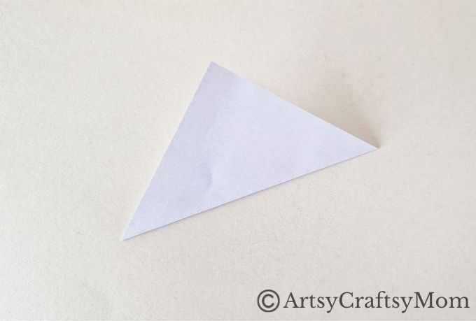 Here's a fun way to add some interest to your seasonal reading - a bat corner bookmark craft! Perfect for Bat Appreciation Day or Halloween!