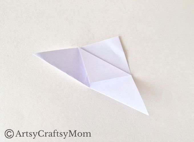 Here's a fun way to add some interest to your seasonal reading - a bat corner bookmark craft! Perfect for Bat Appreciation Day or Halloween!