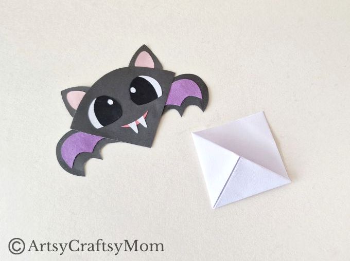 Here's a fun way to add some interest to your seasonal reading - a bat corner bookmark craft! Perfect for Bat Appreciation Day or Halloween!