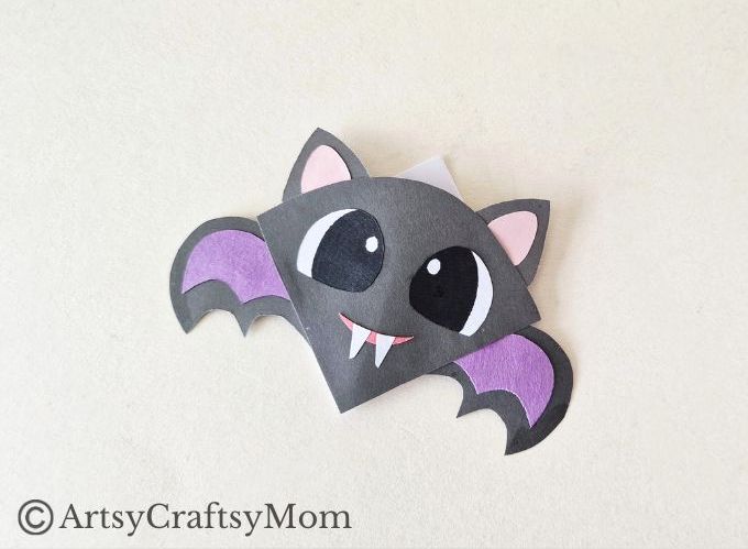 Here's a fun way to add some interest to your seasonal reading - a bat corner bookmark craft! Perfect for Bat Appreciation Day or Halloween!