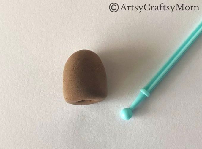 Here's a turkey you don't have to worry about burning - it's a clay turkey craft for kids! Get some air drying clay & molding tools & make your turkey!