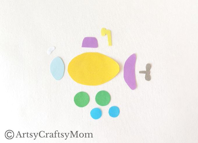 Submarines are amazing machines aren't they? Let's learn more about them with this fun and easy submarine bookmark papercraft for kids!