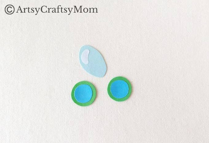 Submarines are amazing machines aren't they? Let's learn more about them with this fun and easy submarine bookmark papercraft for kids!