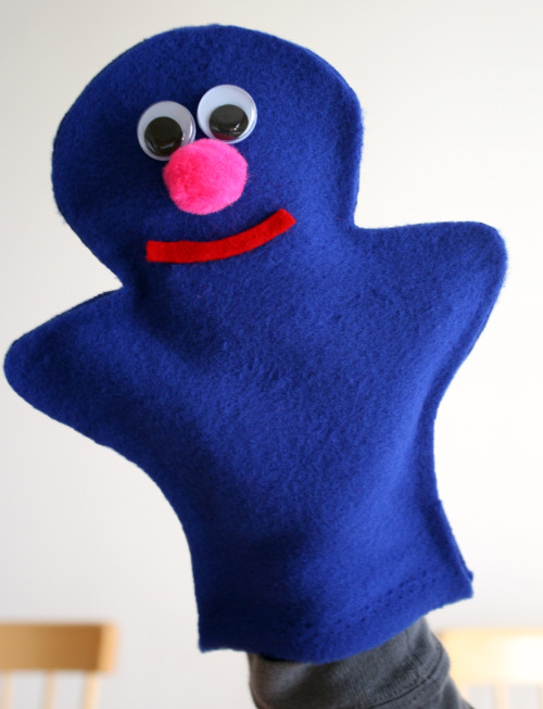 Let's celebrate an evergreen classic today - with some fun Sesame Street crafts for kids! Perfect for Sesame Street Day on 10th November!
