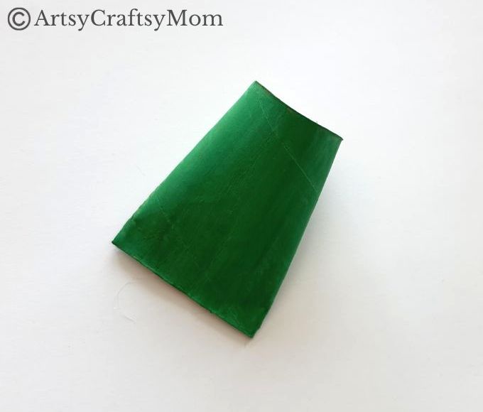 If you've got an empty cardboard tube lying around, you must make this cute and fun toilet paper roll frog craft! Easy to make & fun to play with!