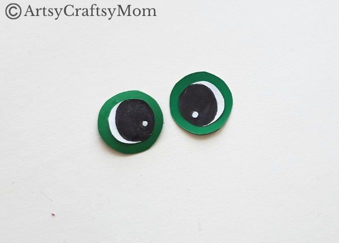 If you've got an empty cardboard tube lying around, you must make this cute and fun toilet paper roll frog craft! Easy to make & fun to play with!