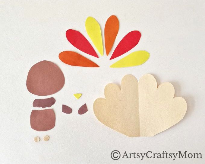Here's a turkey ready with a hug for you! This Thanksgiving, enjoy making this cute turkey hug bookmark out of craft paper - for you or your pals!