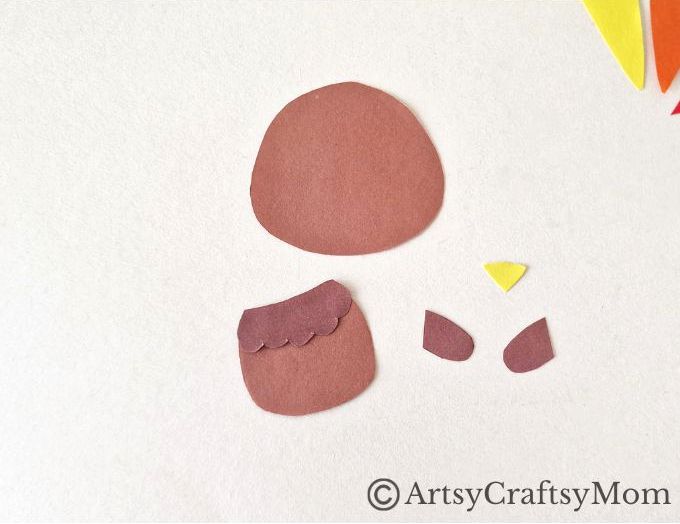 Here's a turkey ready with a hug for you! This Thanksgiving, enjoy making this cute turkey hug bookmark out of craft paper - for you or your pals!