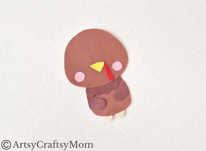 Here's a turkey ready with a hug for you! This Thanksgiving, enjoy making this cute turkey hug bookmark out of craft paper - for you or your pals!