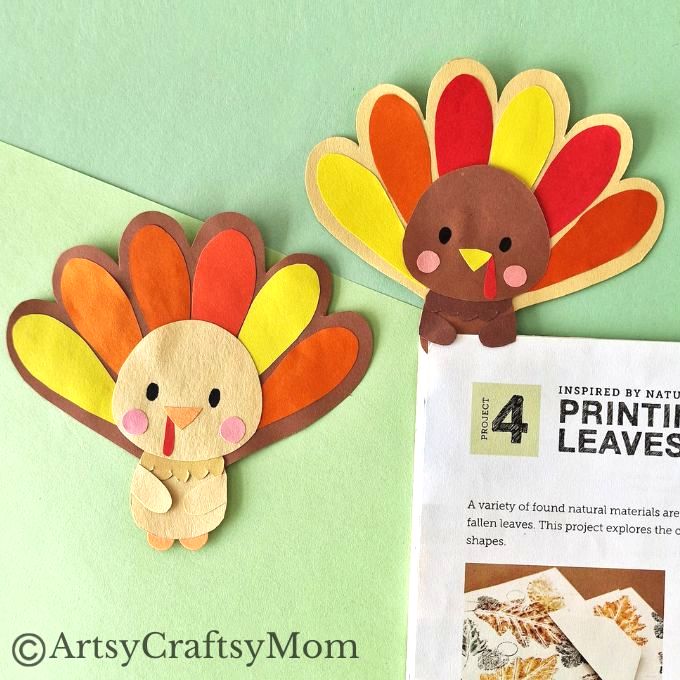Here's a turkey ready with a hug for you! This Thanksgiving, enjoy making this cute turkey hug bookmark out of craft paper - for you or your pals!