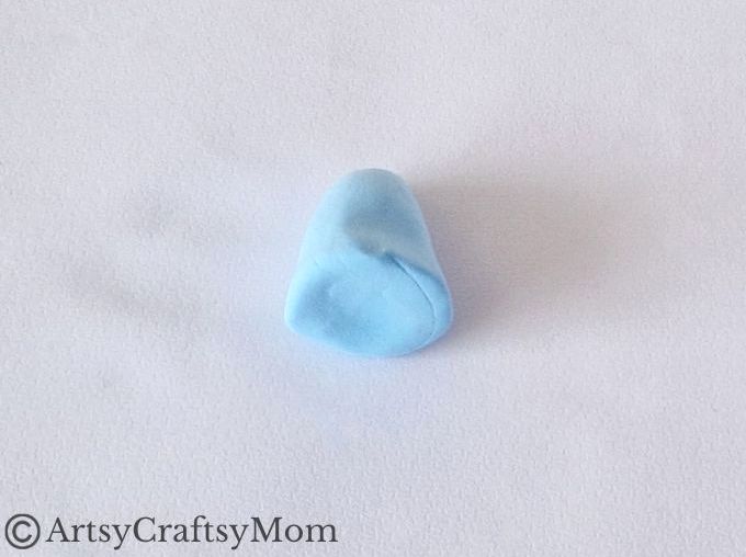 Here's a lovely little clay angel craft for kids to make with air-drying or foam clay. It's not too hard, and will make a lovely appearance on your mantle!