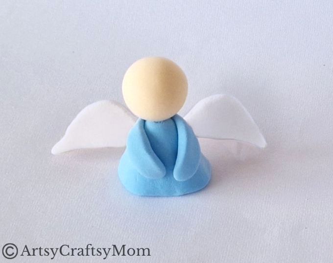 Here's a lovely little clay angel craft for kids to make with air-drying or foam clay. It's not too hard, and will make a lovely appearance on your mantle!