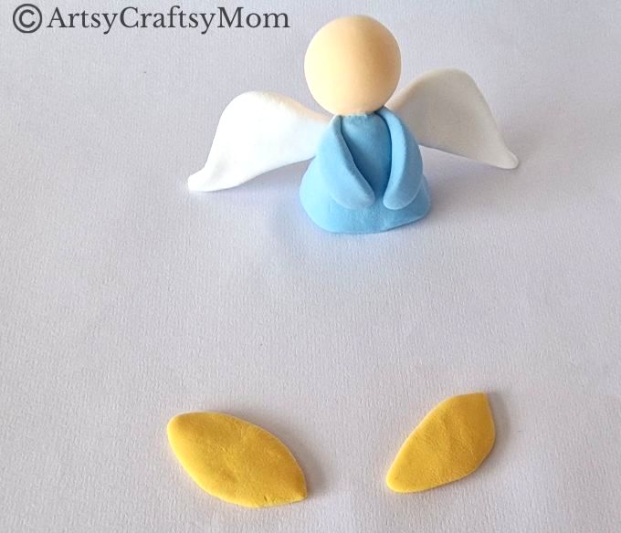 Here's a lovely little clay angel craft for kids to make with air-drying or foam clay. It's not too hard, and will make a lovely appearance on your mantle!