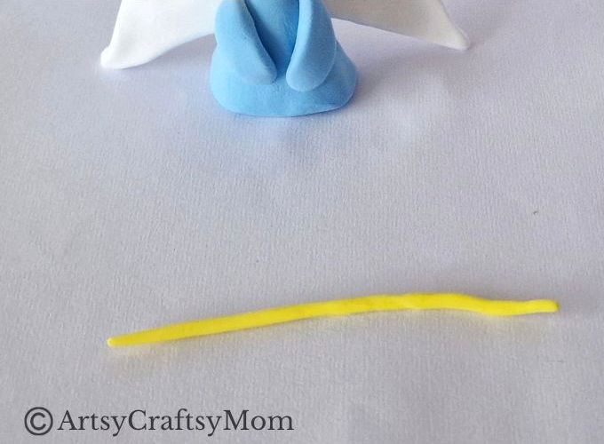 Here's a lovely little clay angel craft for kids to make with air-drying or foam clay. It's not too hard, and will make a lovely appearance on your mantle!