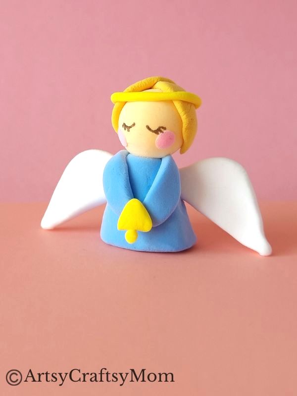 Here's a lovely little clay angel craft for kids to make with air-drying or foam clay. It's not too hard, and will make a lovely appearance on your mantle!