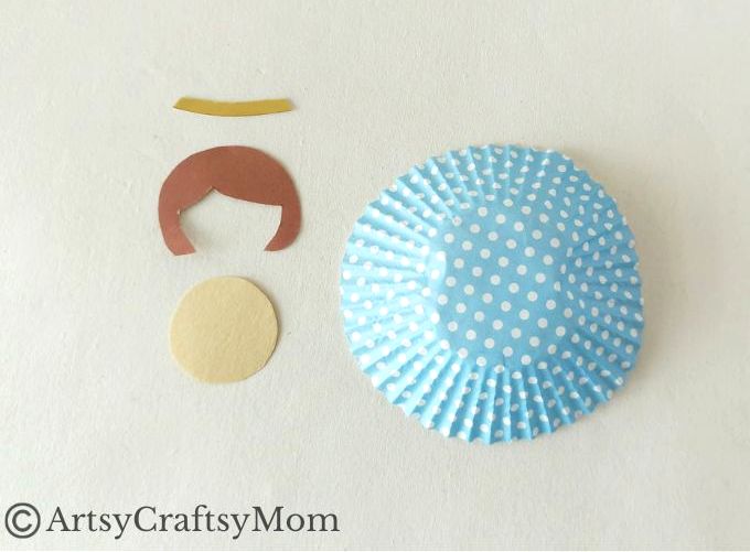 Here's a fun ornament to add to your tree decor this Christmas - a cute cupcake liner angel craft! It's recyclable, eco-friendly and easy to make!