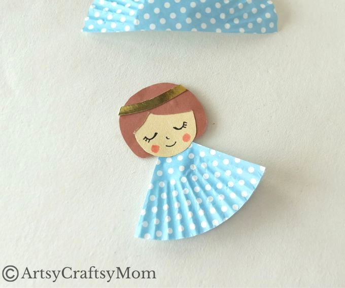 Here's a fun ornament to add to your tree decor this Christmas - a cute cupcake liner angel craft! It's recyclable, eco-friendly and easy to make!