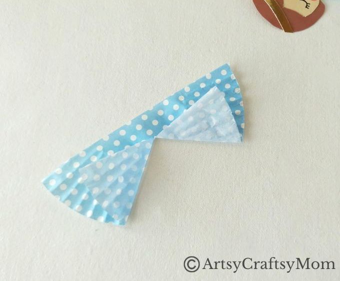 Here's a fun ornament to add to your tree decor this Christmas - a cute cupcake liner angel craft! It's recyclable, eco-friendly and easy to make!