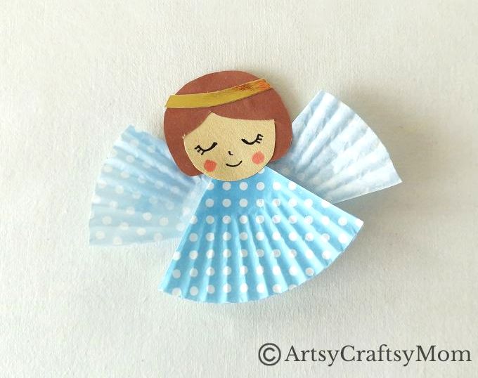 Here's a fun ornament to add to your tree decor this Christmas - a cute cupcake liner angel craft! It's recyclable, eco-friendly and easy to make!