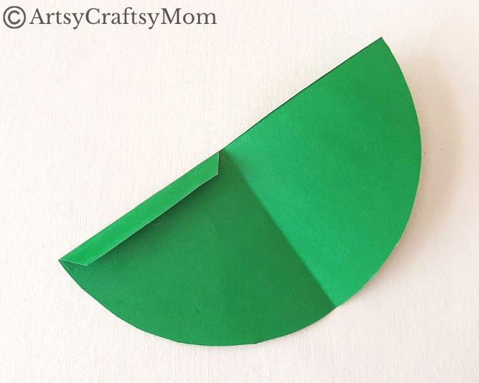Who says elves can't rock and roll? Here's a Fun Rocking Elf Papercraft for Kids of all ages to make and play with this festive season!