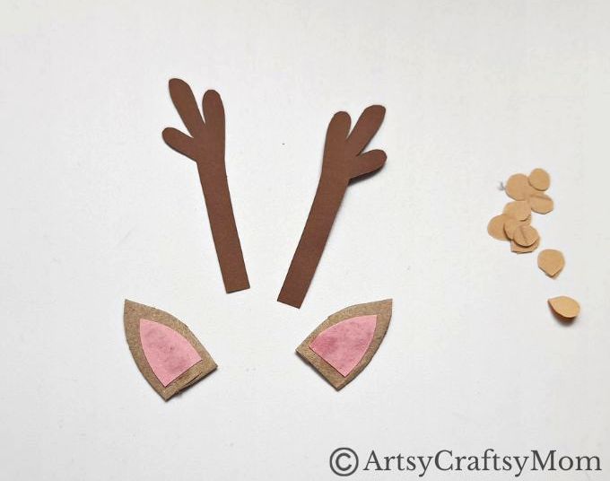 Here's an easy Toilet Paper Roll Reindeer Craft for kids to make this season. Go ahead & make a full set, so Santa can proceed on his journey!
