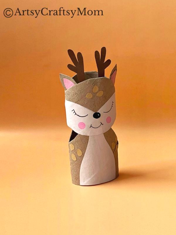 Here's an easy Toilet Paper Roll Reindeer Craft for kids to make this season. Go ahead & make a full set, so Santa can proceed on his journey!