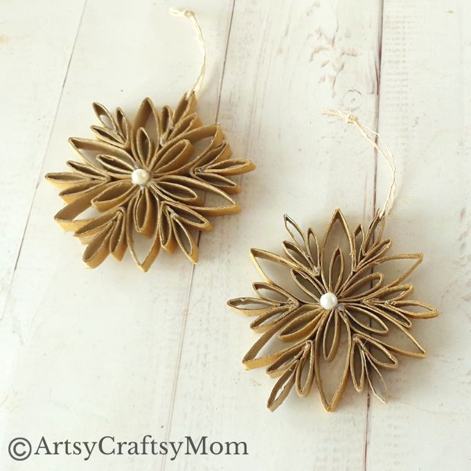 This DIY Toilet Paper Roll Snowflake Ornament is a gorgeous, rustic piece that will look wonderful hanging on your Christmas tree this year!