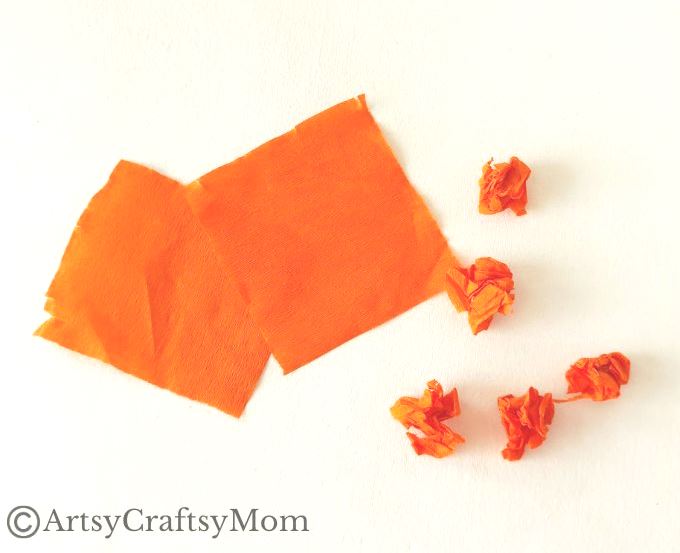 Little kids will enjoy crushing paper for this crumpled paper lion craft! All you need are basic craft supplies and you can set up a fine motor activity!