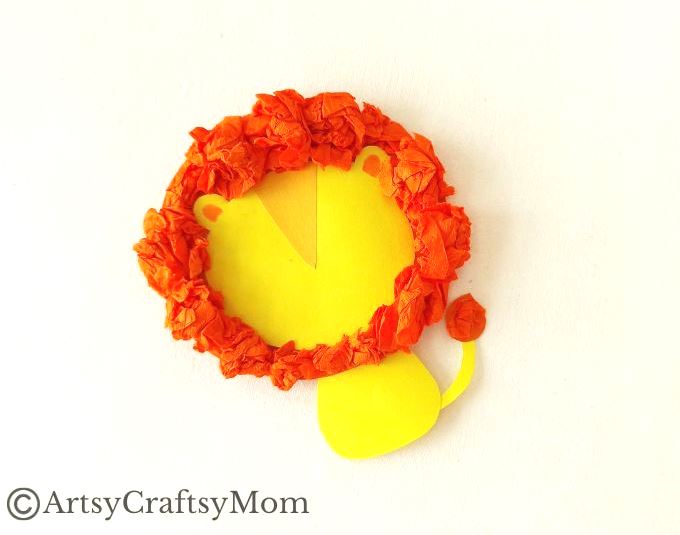 Little kids will enjoy crushing paper for this crumpled paper lion craft! All you need are basic craft supplies and you can set up a fine motor activity!