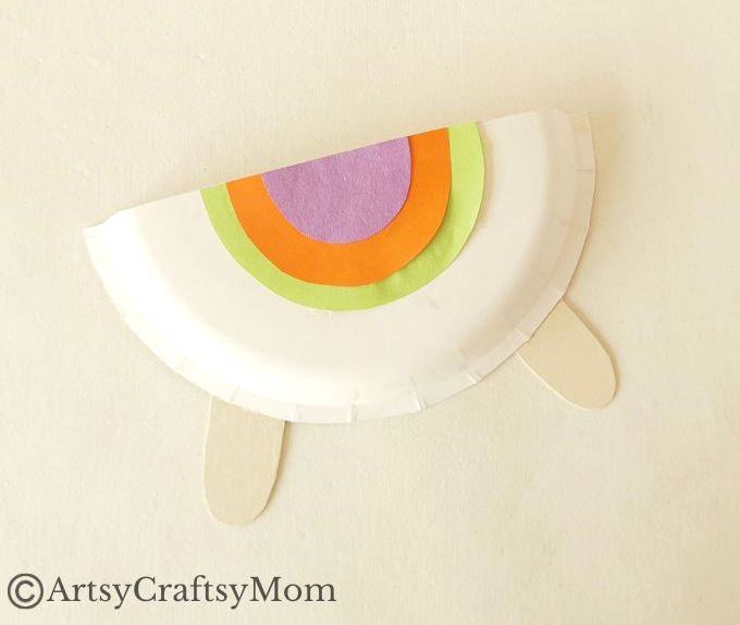 This Pretty Paper Plate Llama Craft for Kids is an easy project for little kids who can experiment with different craft materials to decorate their llama!