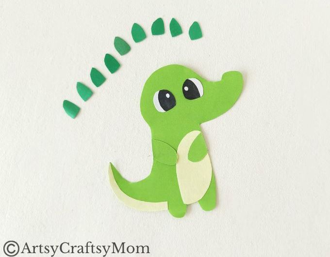 Add some bite to your reading with this fun alligator bookmark papercraft! Easy to make with just colored craft paper and basic craft supplies!
