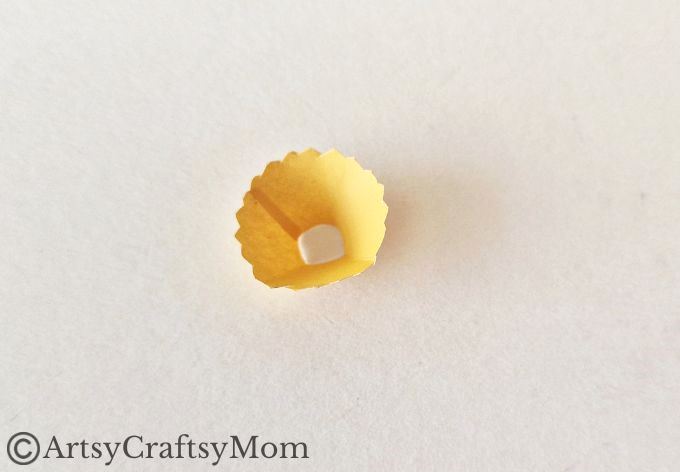 Here's a pretty daffodil papercraft for kids to make for spring or for Daffodil Day. It's a simple craft for which all you need is paper, scissors & glue!