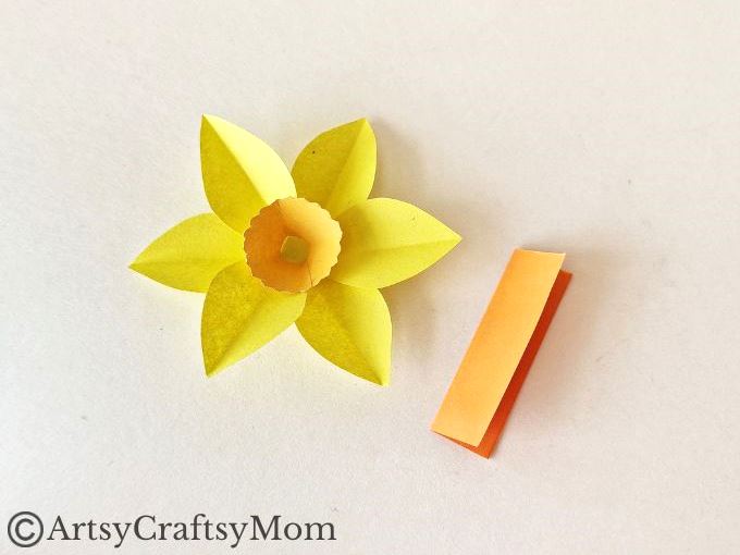 Here's a pretty daffodil papercraft for kids to make for spring or for Daffodil Day. It's a simple craft for which all you need is paper, scissors & glue!